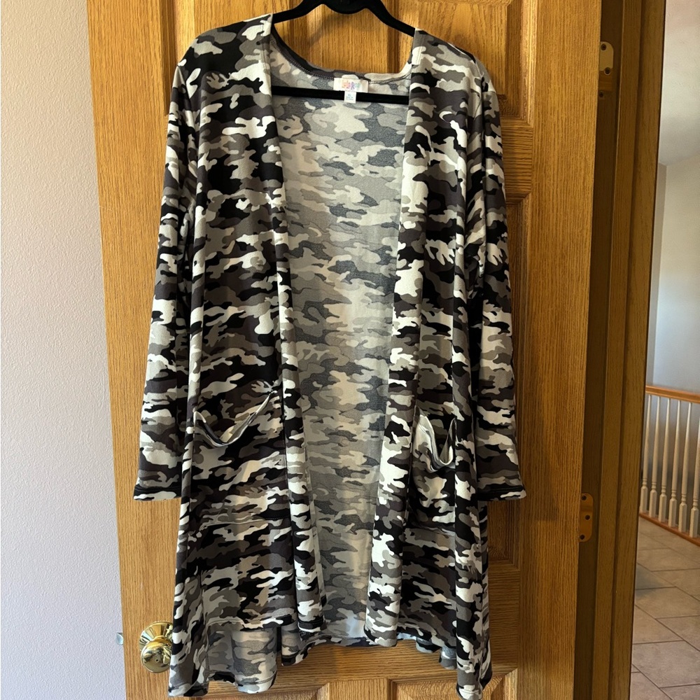 LuLaRoe XL Caroline Cardigan Black and White Camo